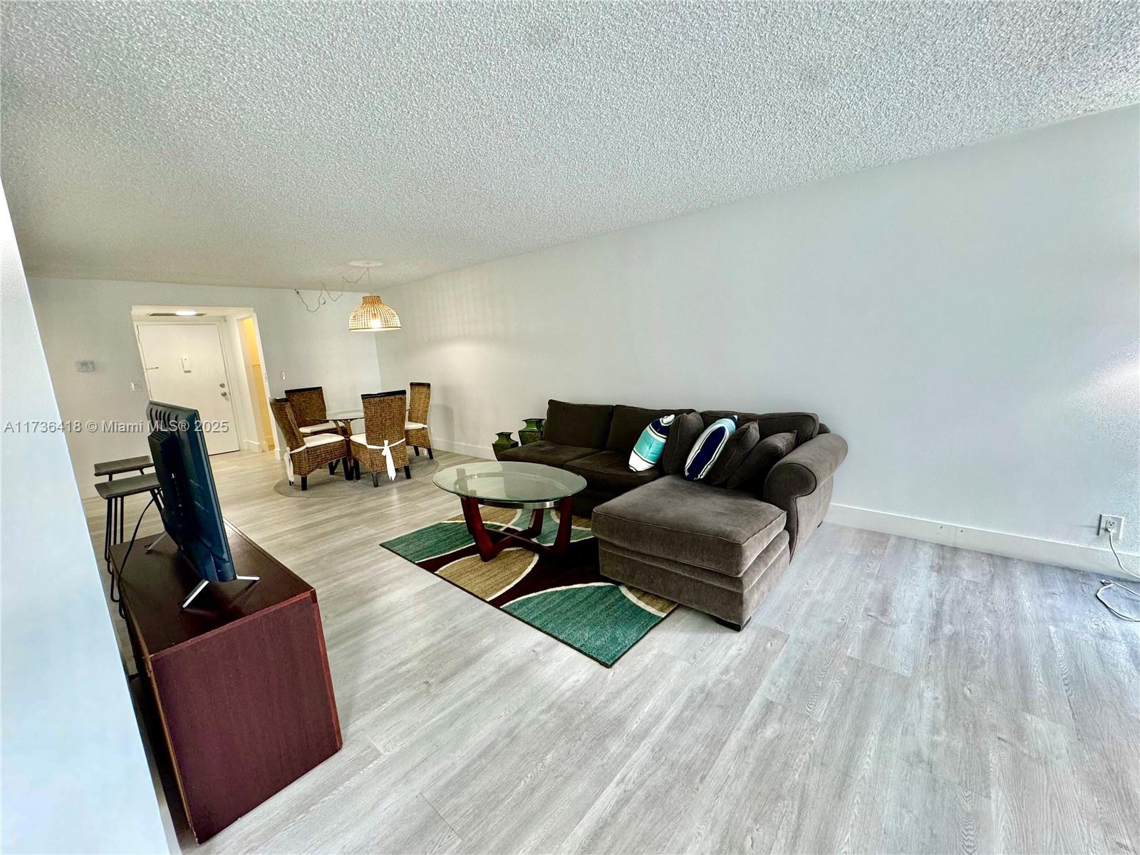 1000 Parkview Dr # 202