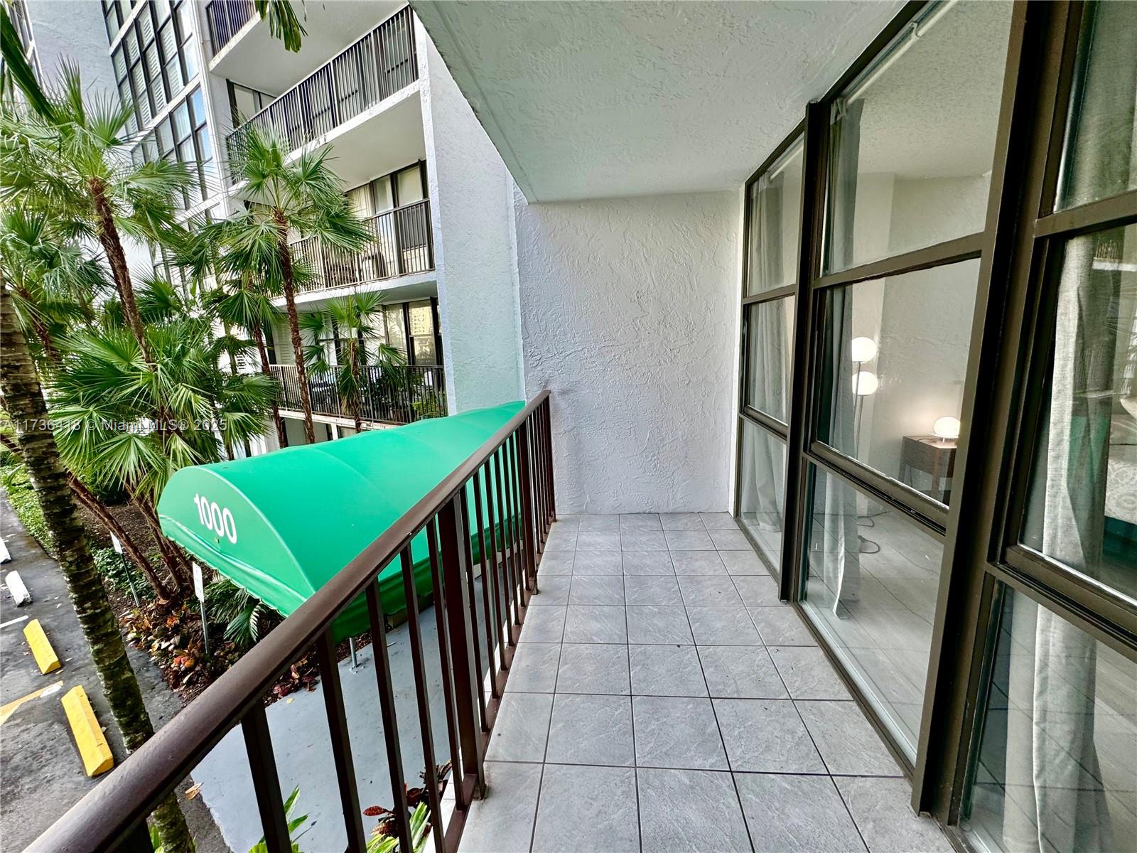 1000 Parkview Dr # 202