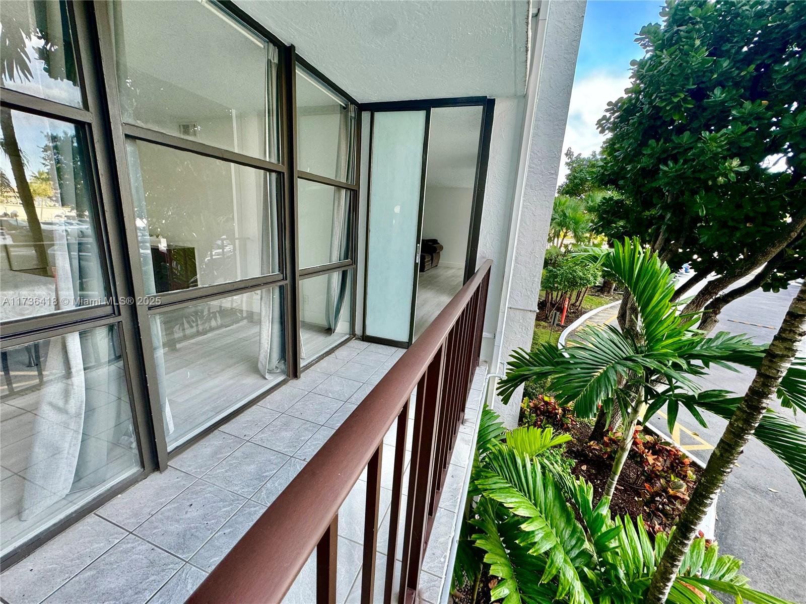 1000 Parkview Dr # 202