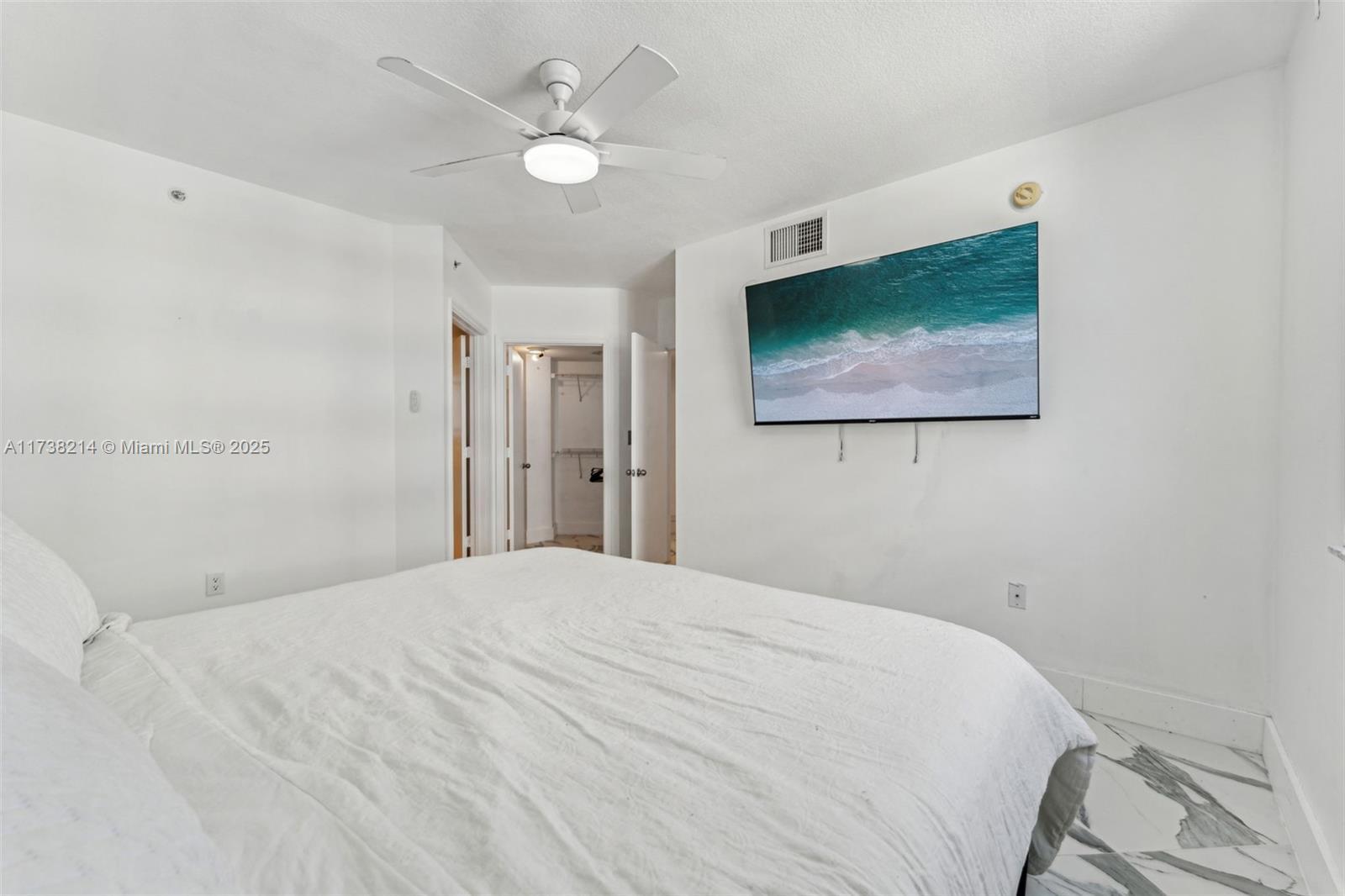 9201 Collins Ave # 821