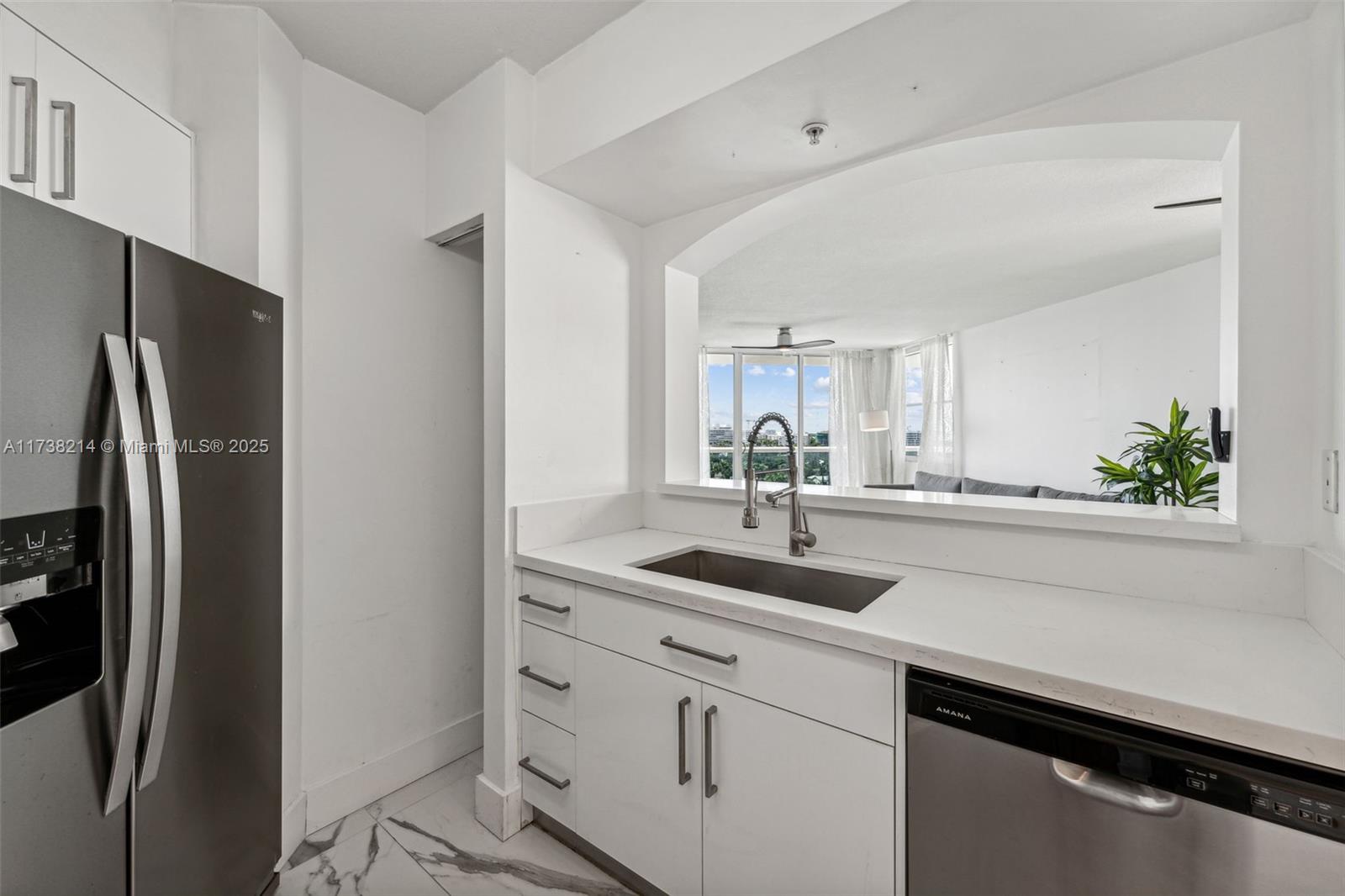 9201 Collins Ave # 821