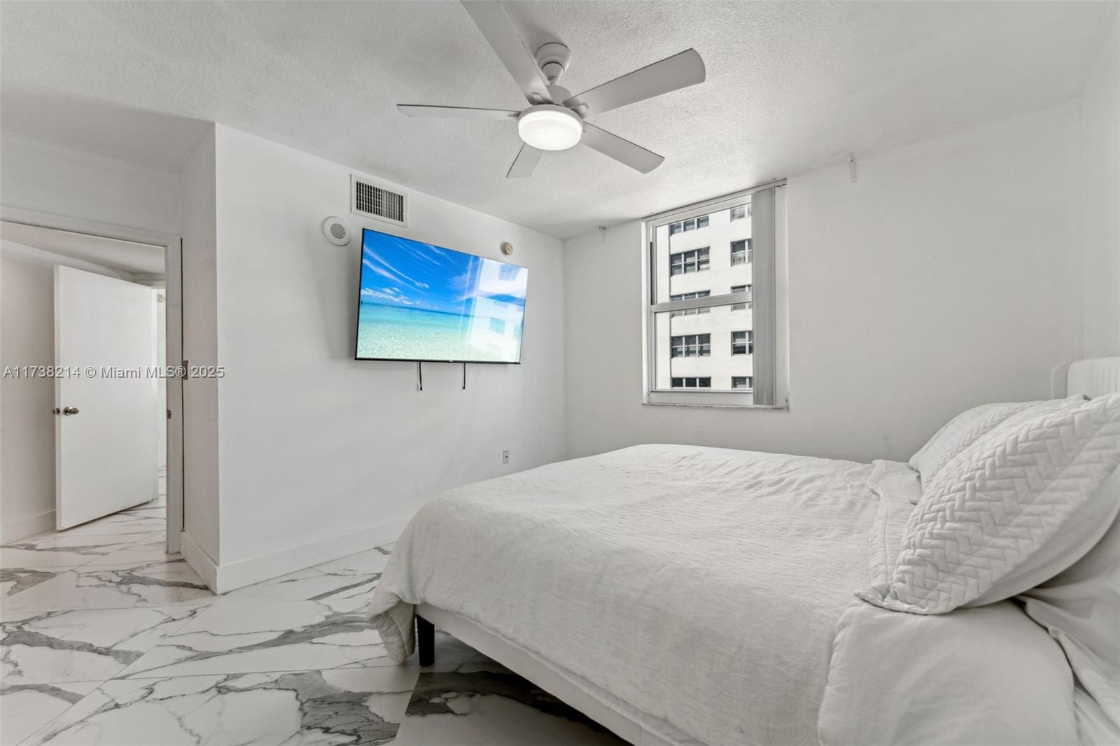 9201 Collins Ave # 821