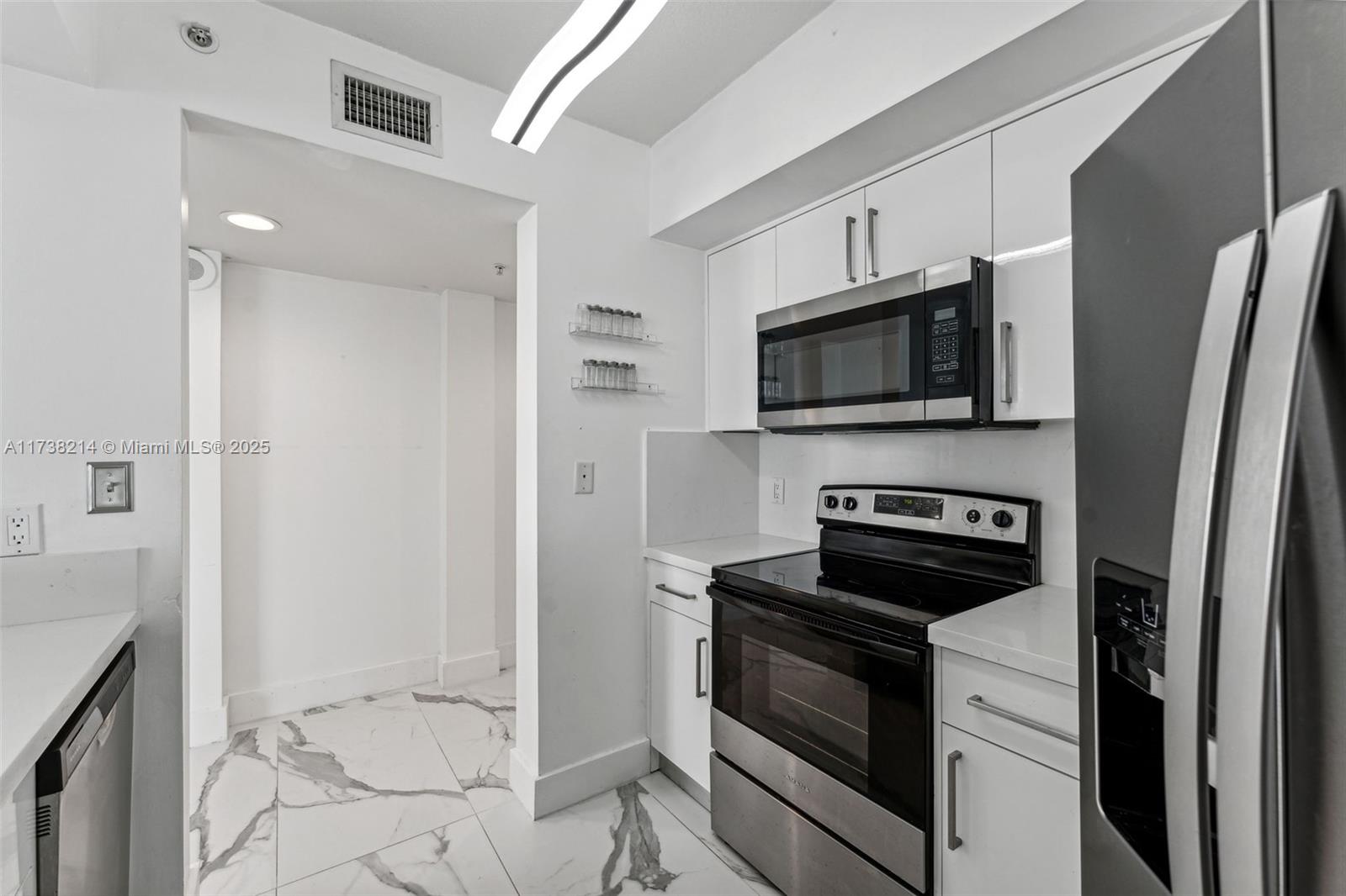 9201 Collins Ave # 821