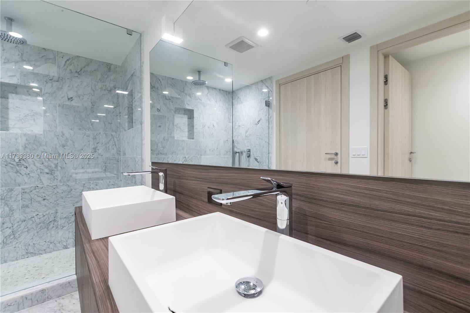 1000 Brickell Plz # 2615