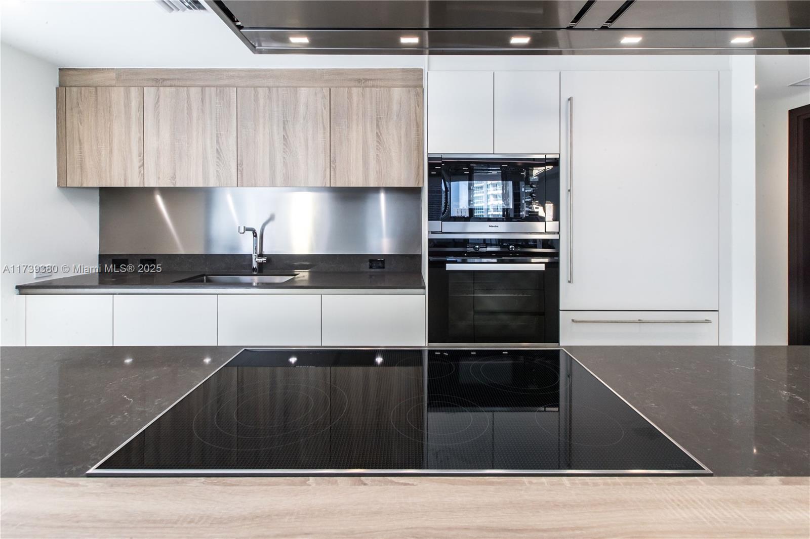 1000 Brickell Plz # 2615