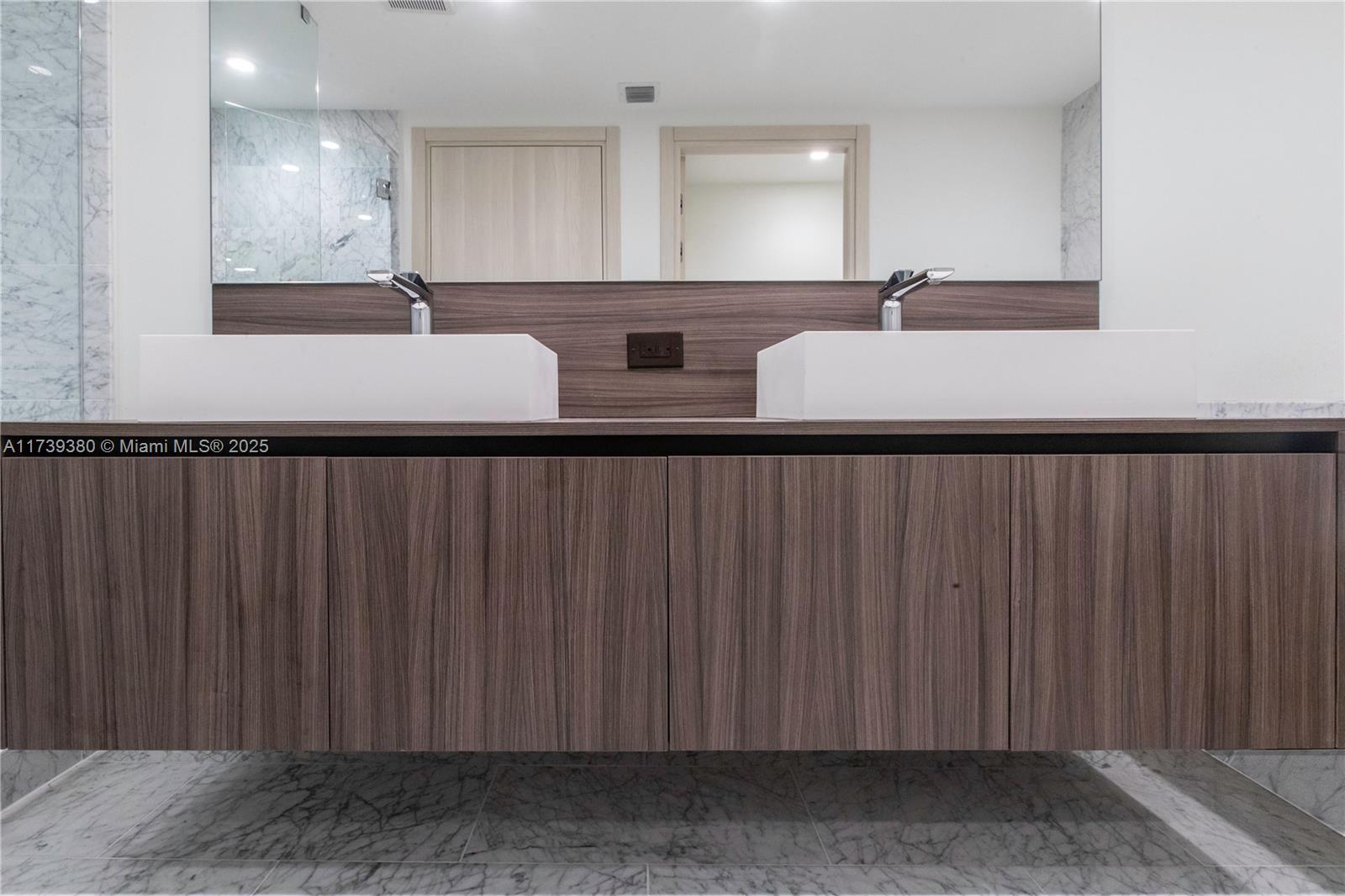 1000 Brickell Plz # 2615