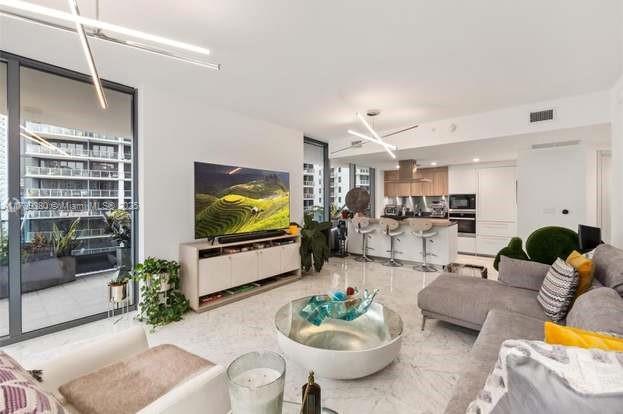 1000 Brickell Plz # 2615