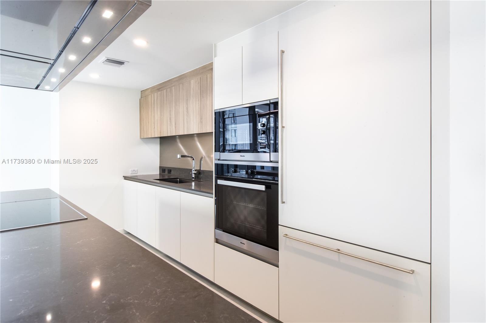 1000 Brickell Plz # 2615