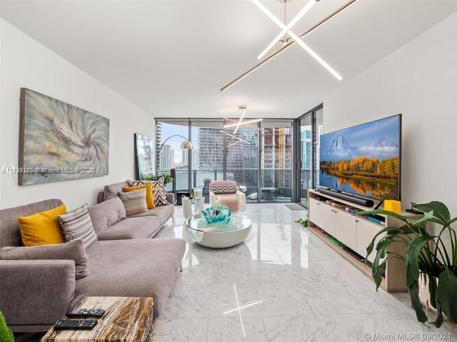 1000 Brickell Plz # 2615