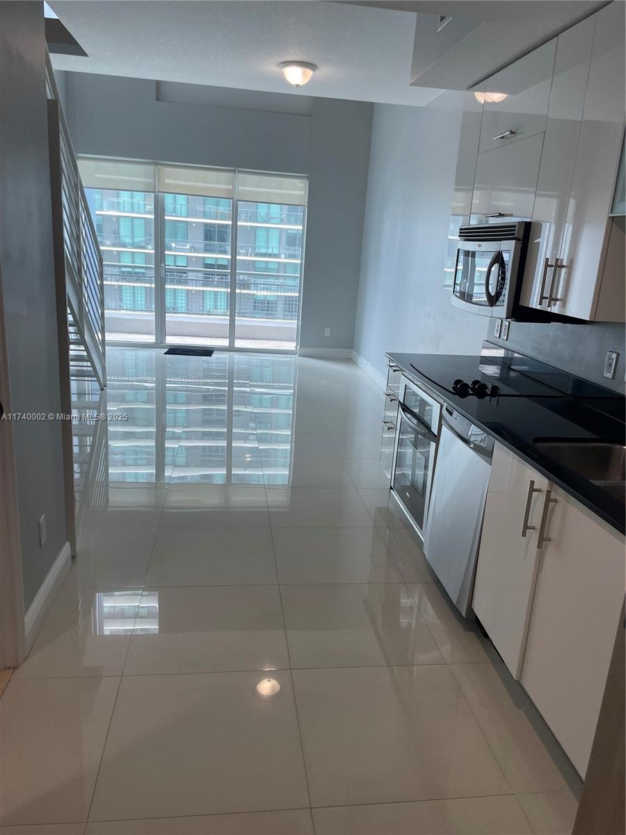 60 SW 13th St # 2414