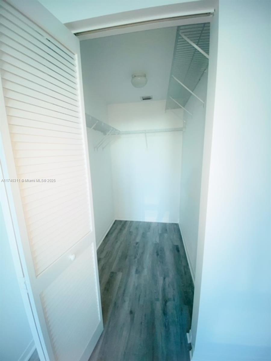 951 Brickell Ave # 3305