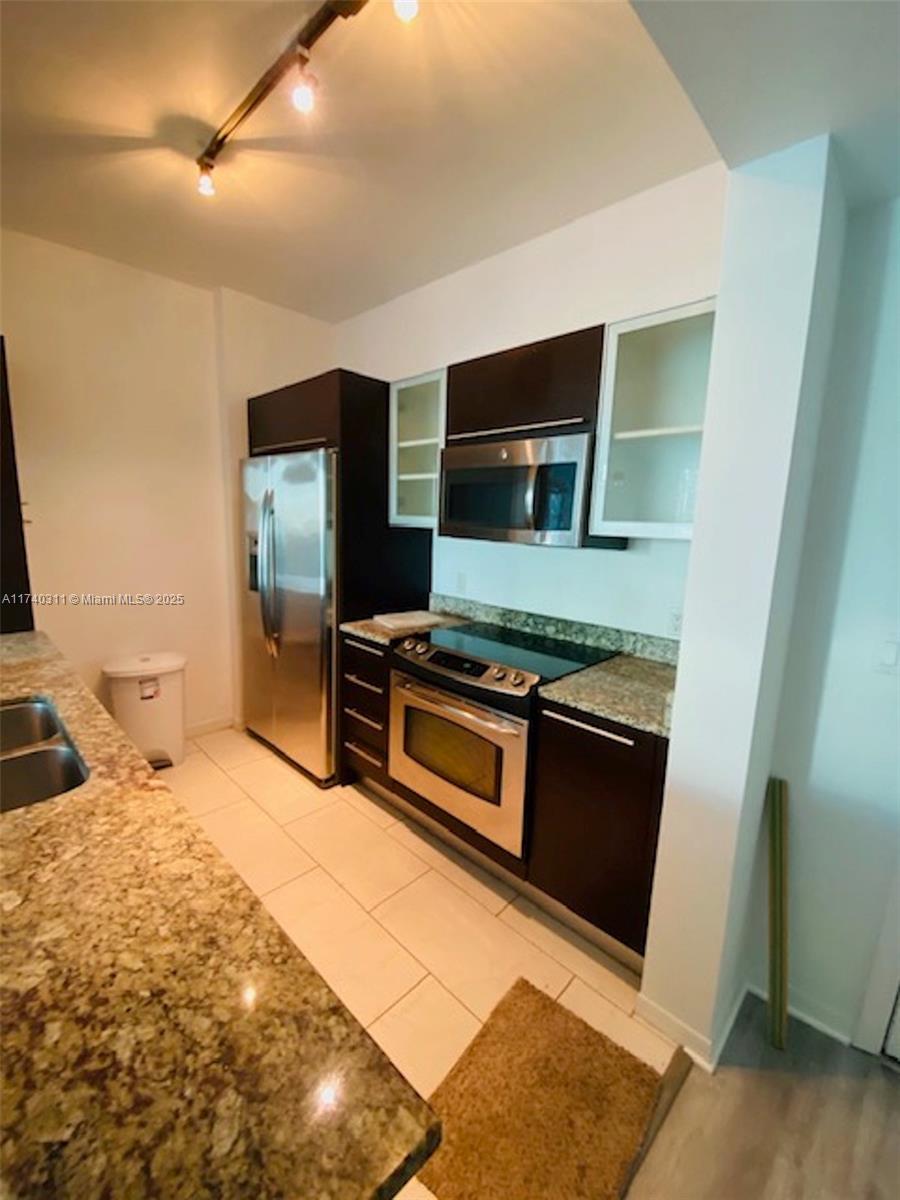951 Brickell Ave # 3305