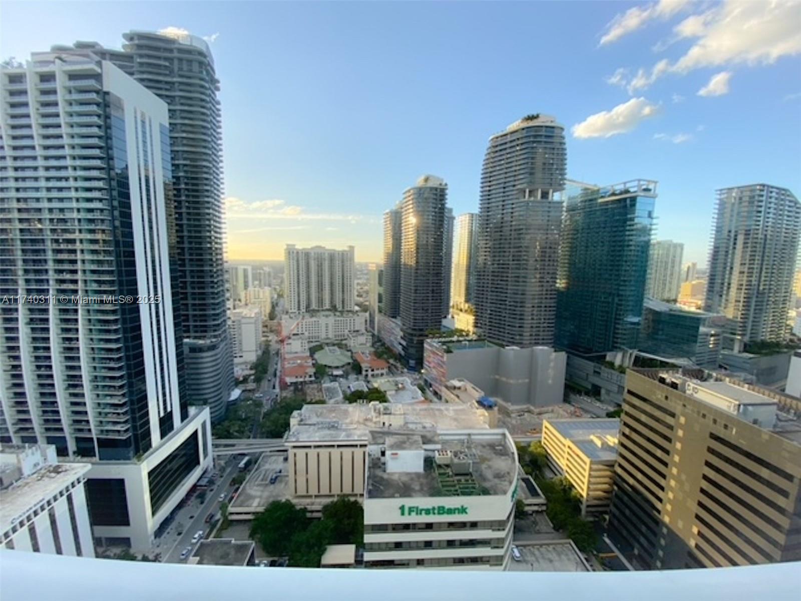 951 Brickell Ave # 3305