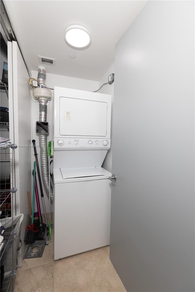 1040 Biscayne Blvd # 2807