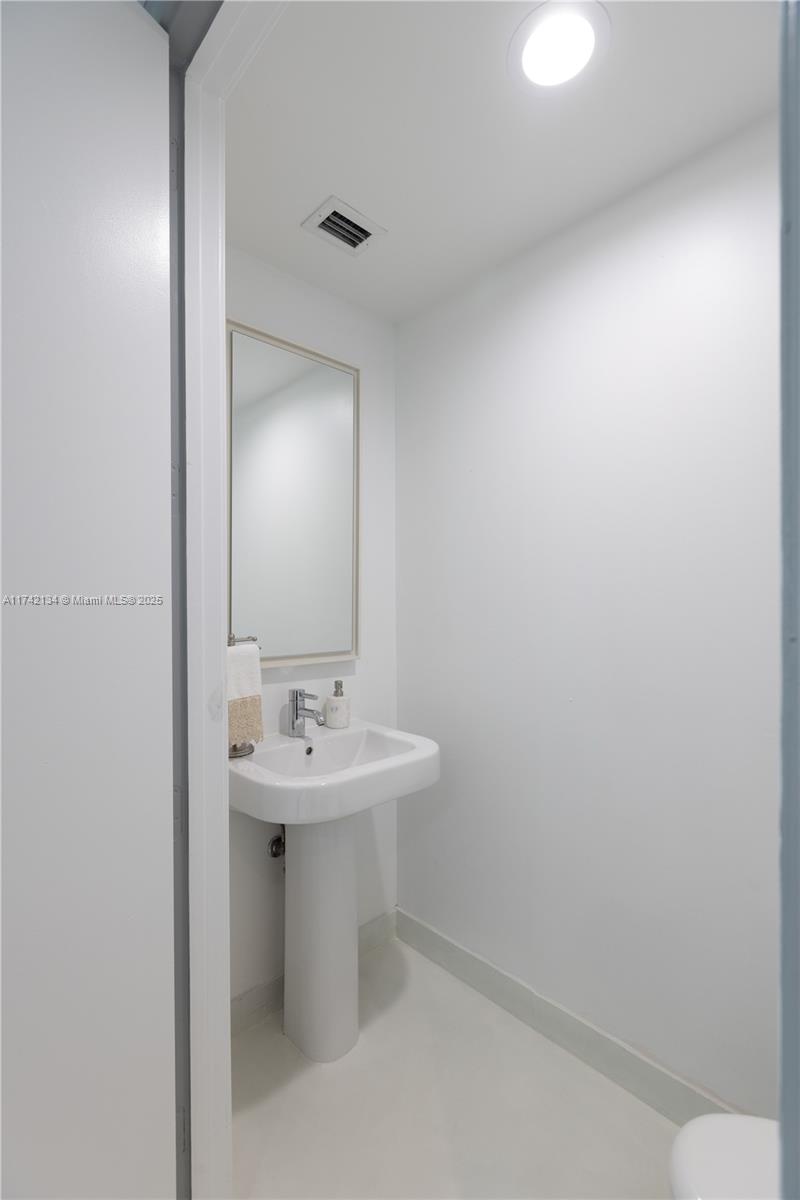 1040 Biscayne Blvd # 2807