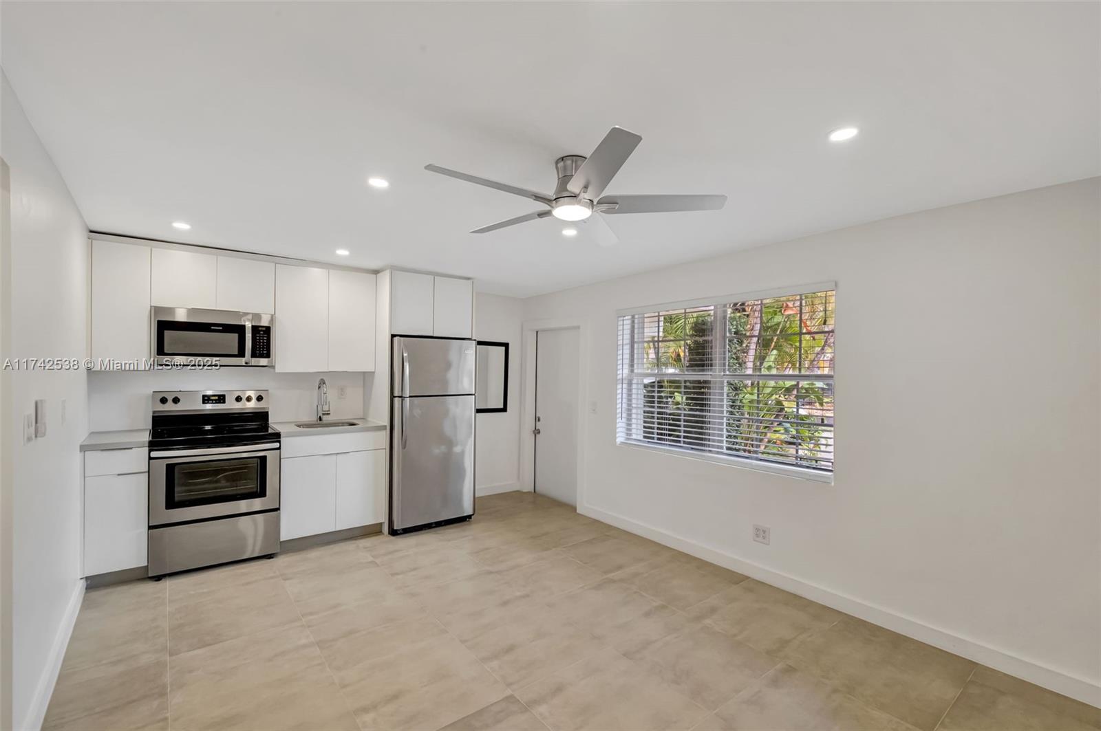 345 Michigan Ave # 23