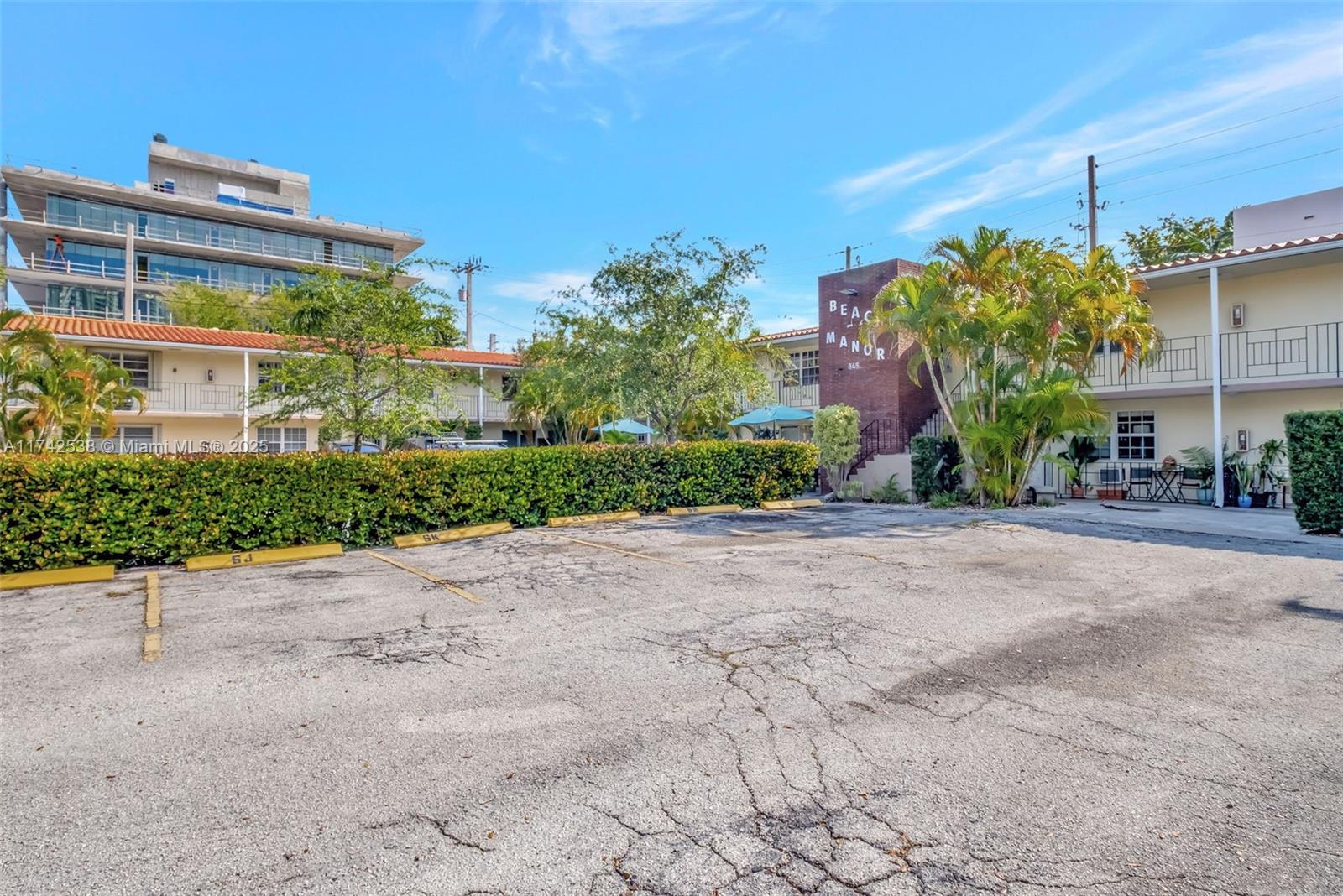 345 Michigan Ave # 23