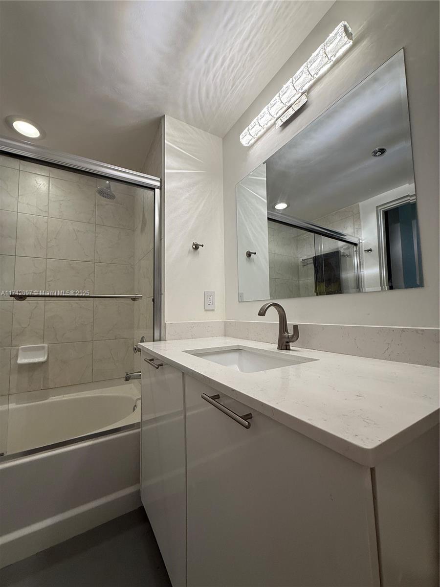 3180 SW 22nd Ter Unit: TLL1