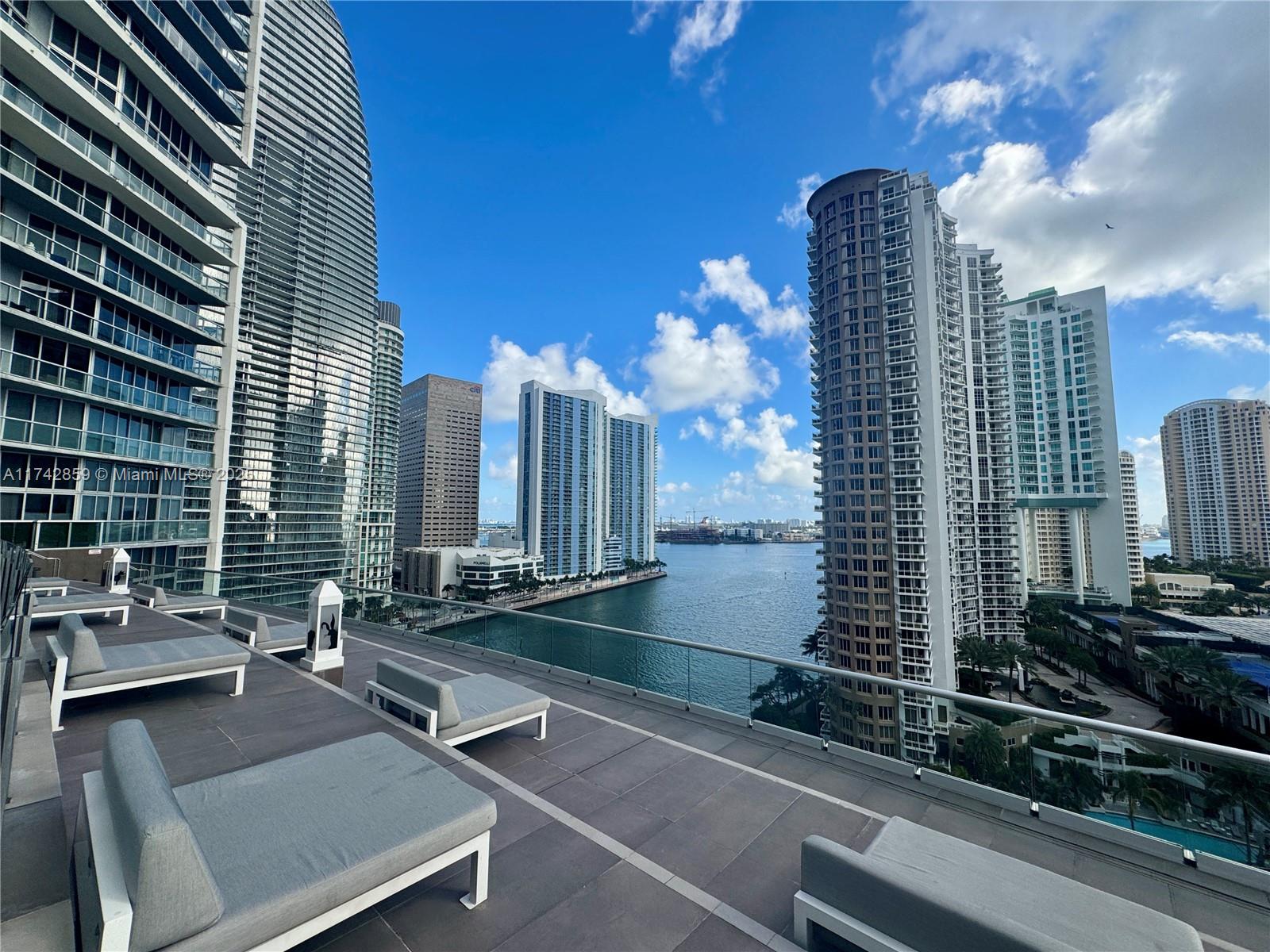 475 Brickell Ave # 3712