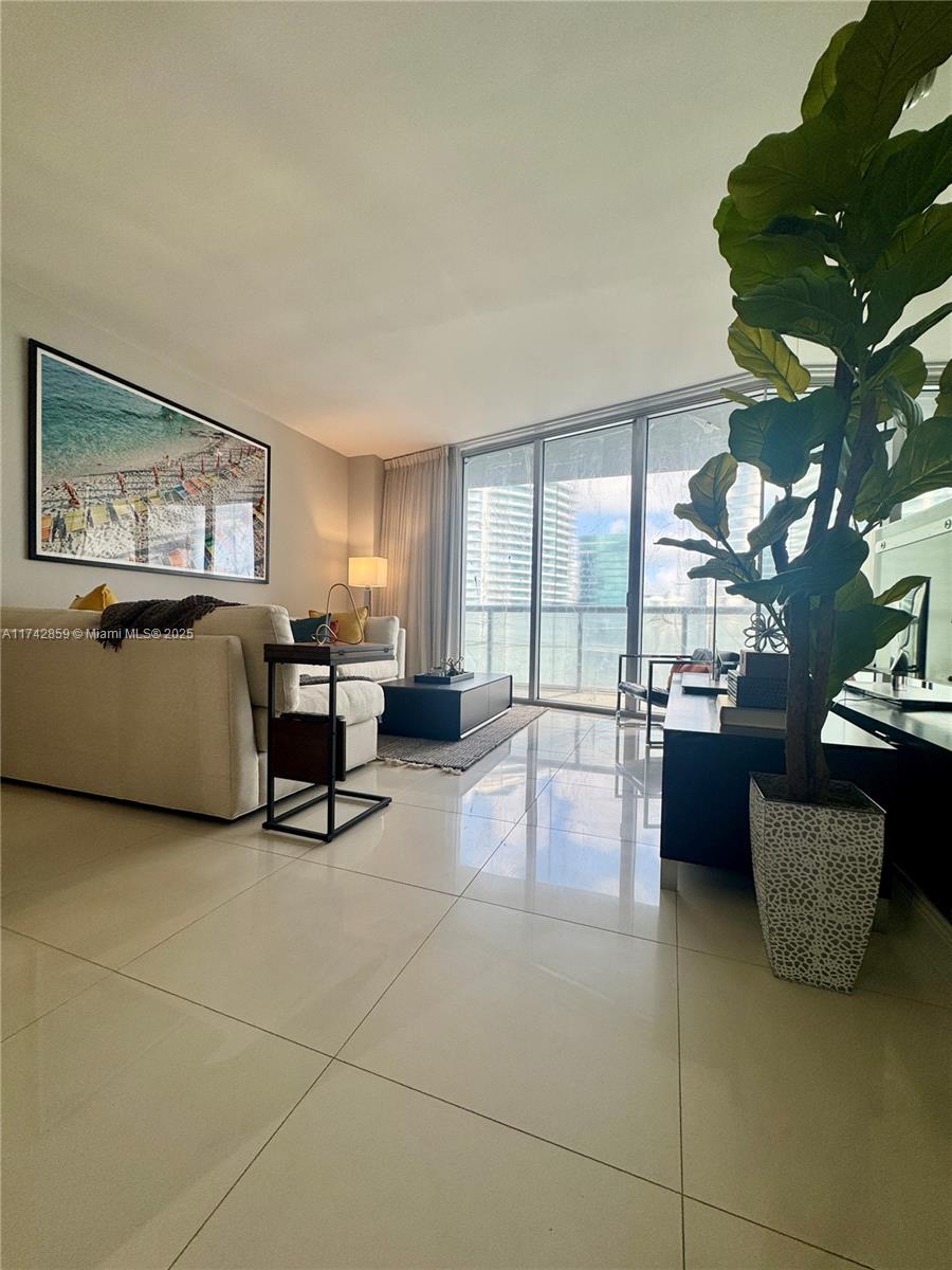 475 Brickell Ave # 3712