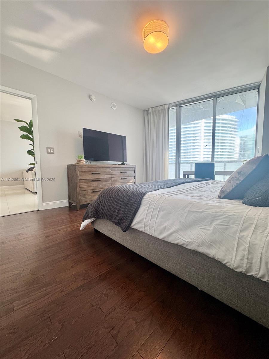 475 Brickell Ave # 3712