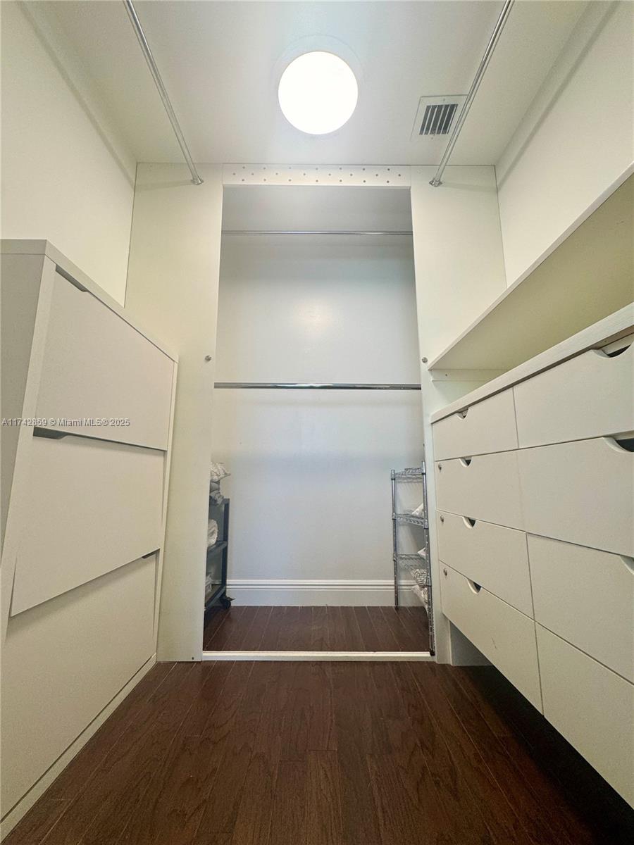 475 Brickell Ave # 3712