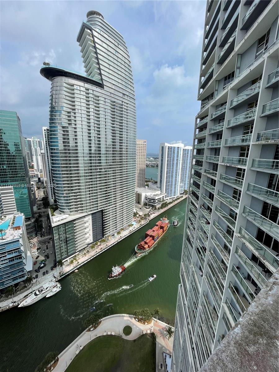 475 Brickell Ave # 3712