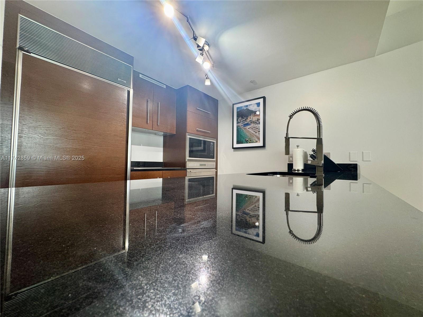 475 Brickell Ave # 3712