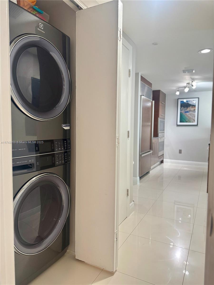 475 Brickell Ave # 3712
