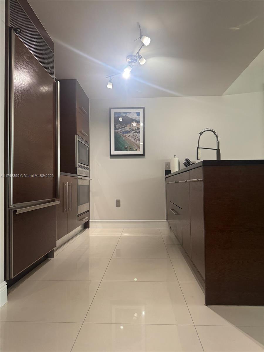 475 Brickell Ave # 3712