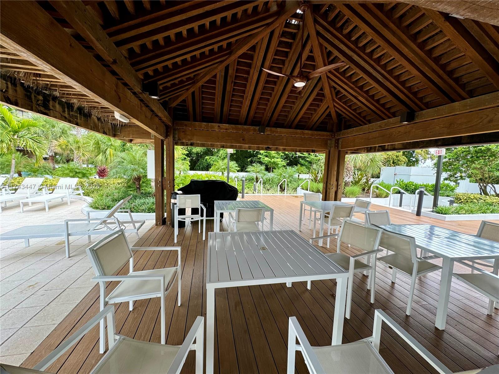 20281 E Country Club Dr # 403