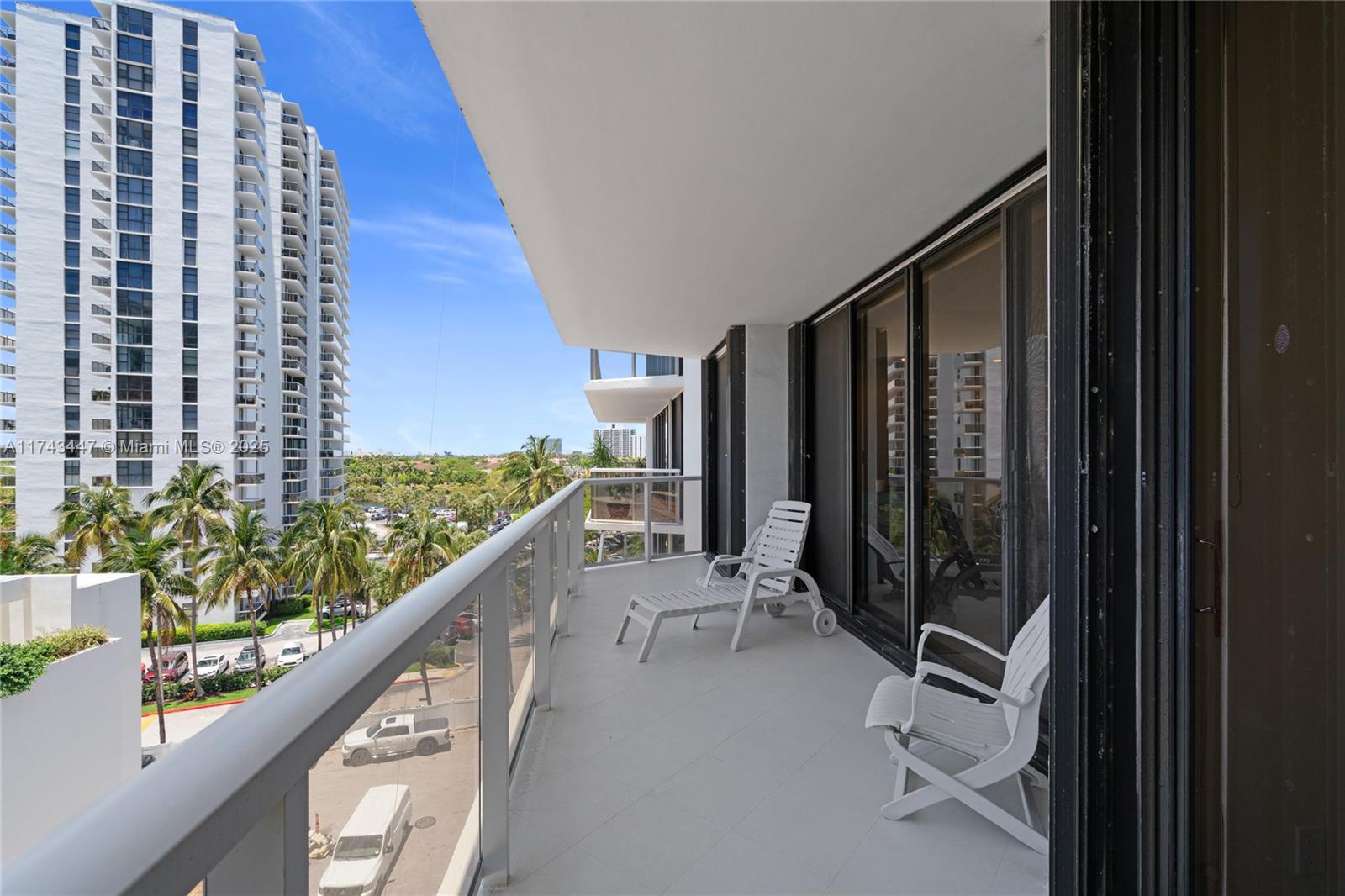 20281 E Country Club Dr # 403