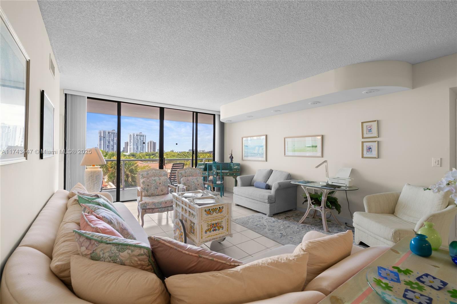 20281 E Country Club Dr # 403