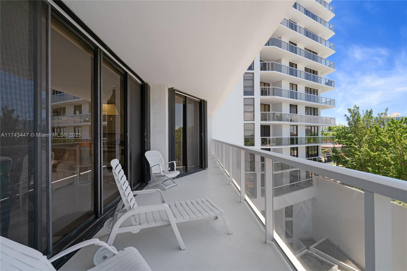 20281 E Country Club Dr # 403