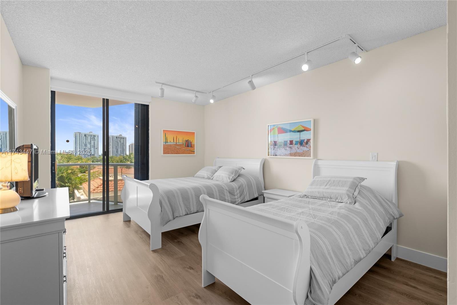 20281 E Country Club Dr # 403