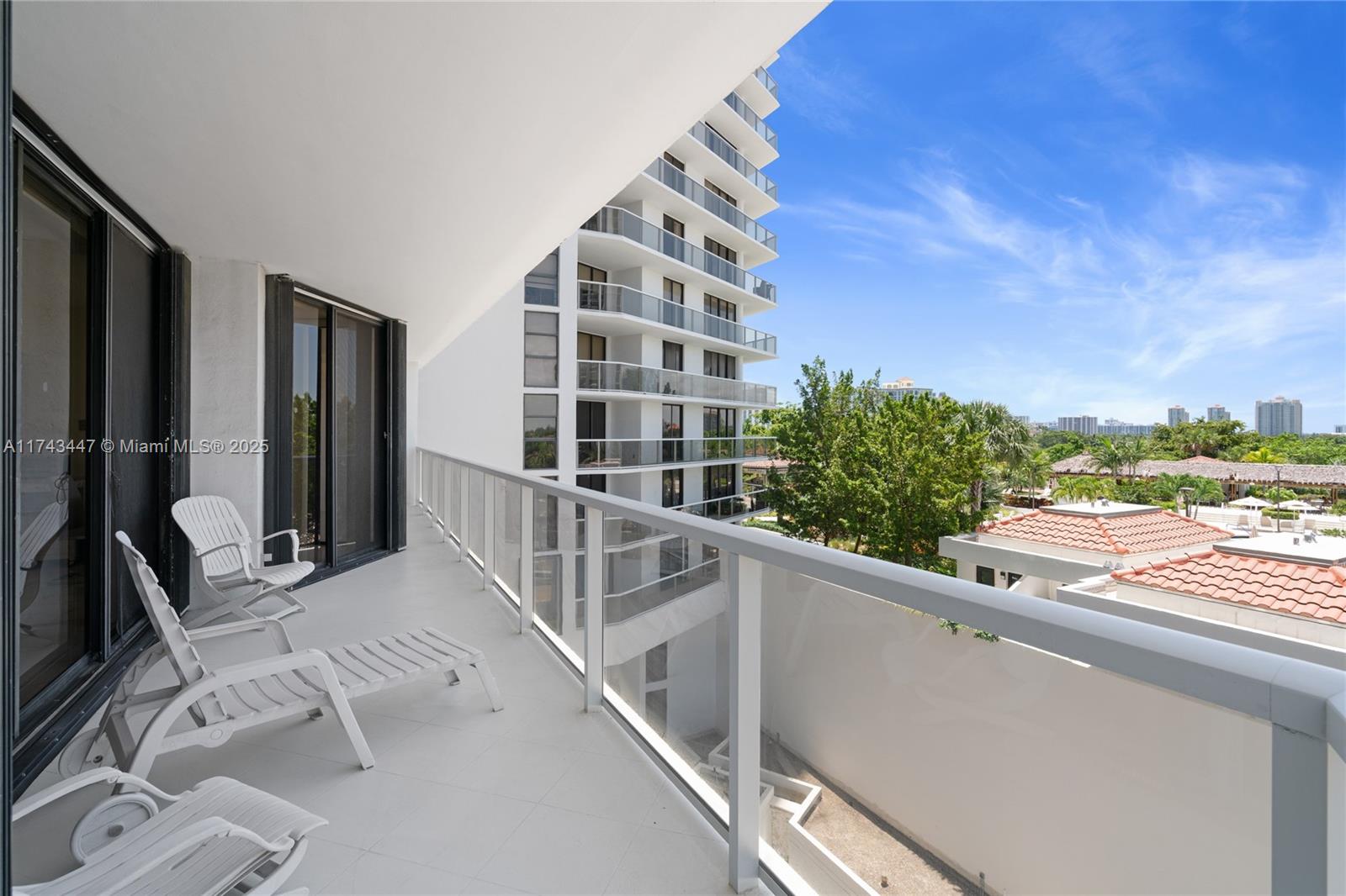 20281 E Country Club Dr # 403
