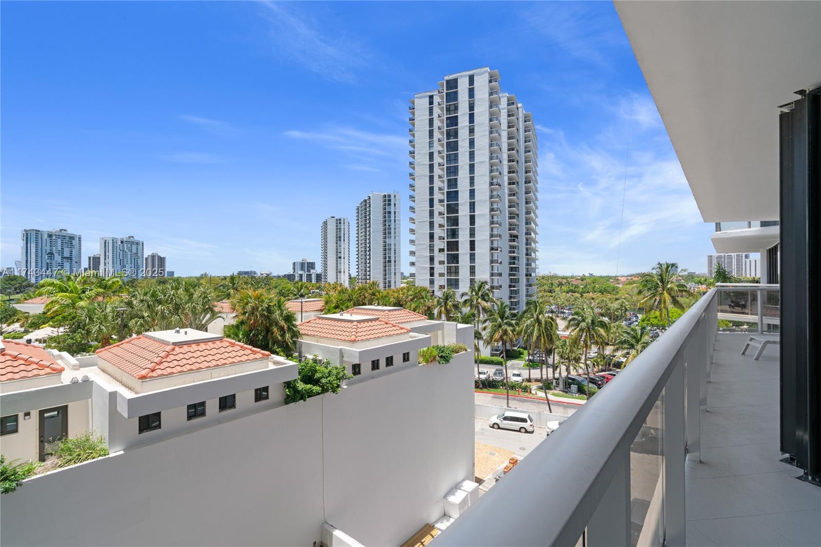 20281 E Country Club Dr # 403