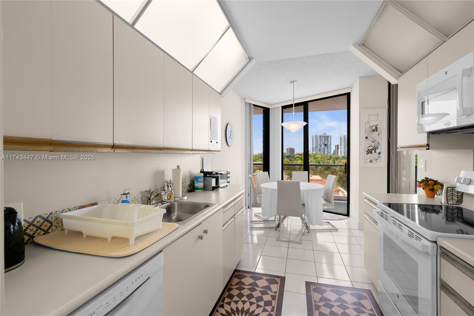 20281 E Country Club Dr # 403