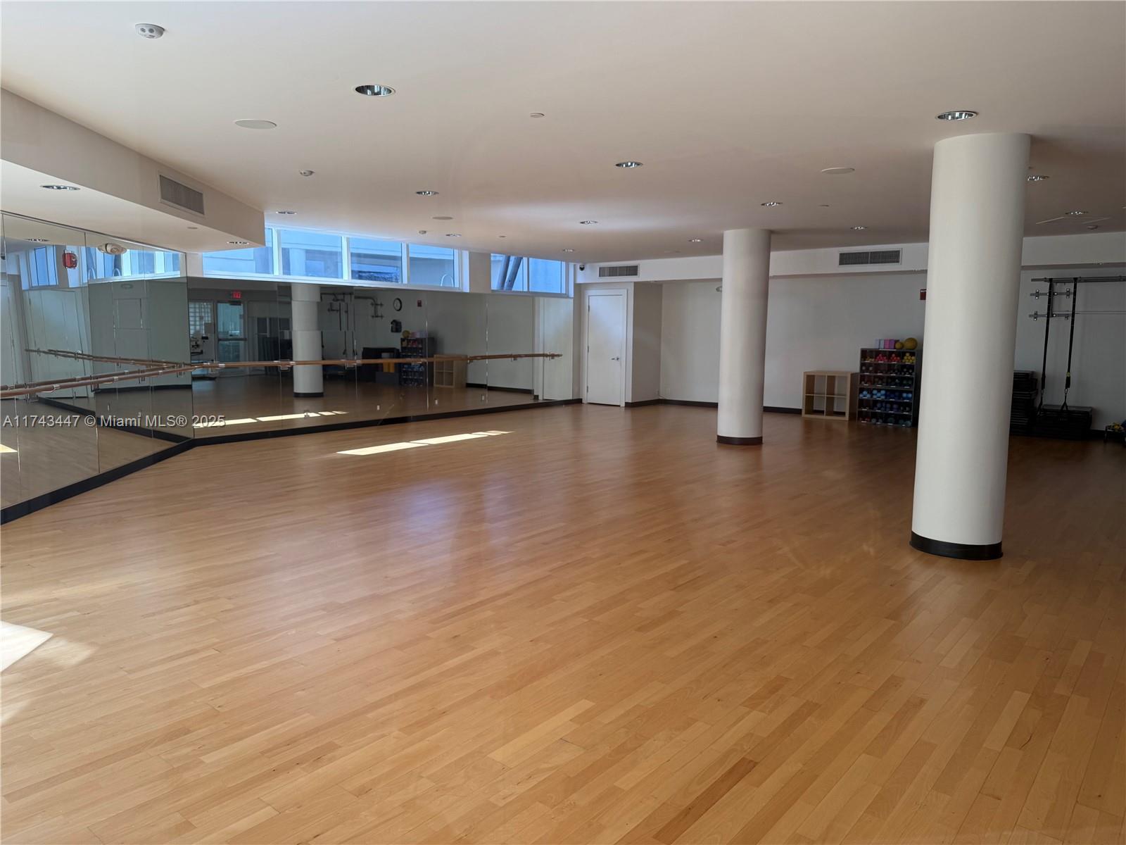 20281 E Country Club Dr # 403