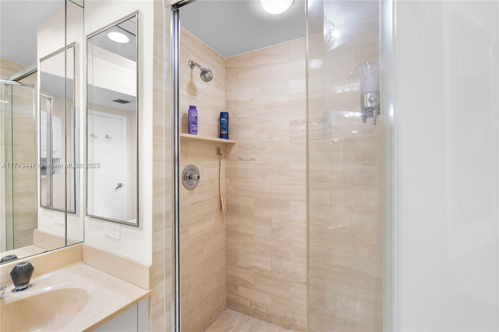 20281 E Country Club Dr # 403