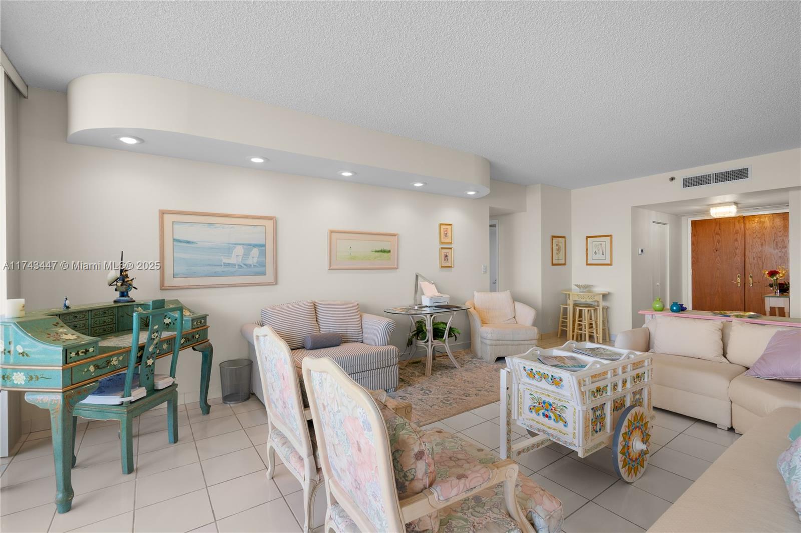 20281 E Country Club Dr # 403