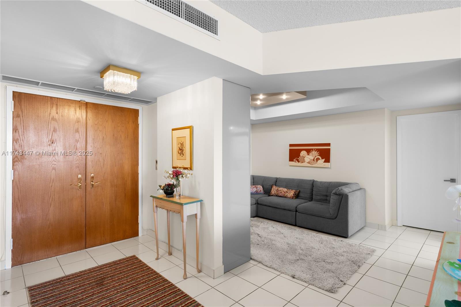 20281 E Country Club Dr # 403