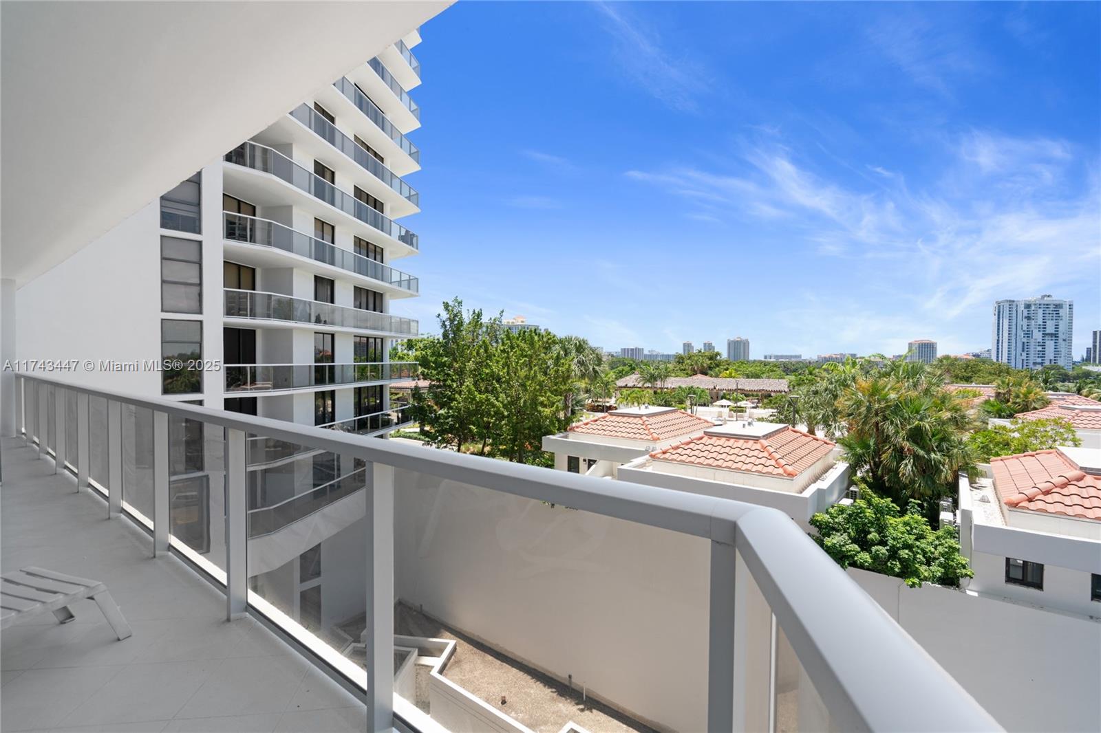 20281 E Country Club Dr # 403