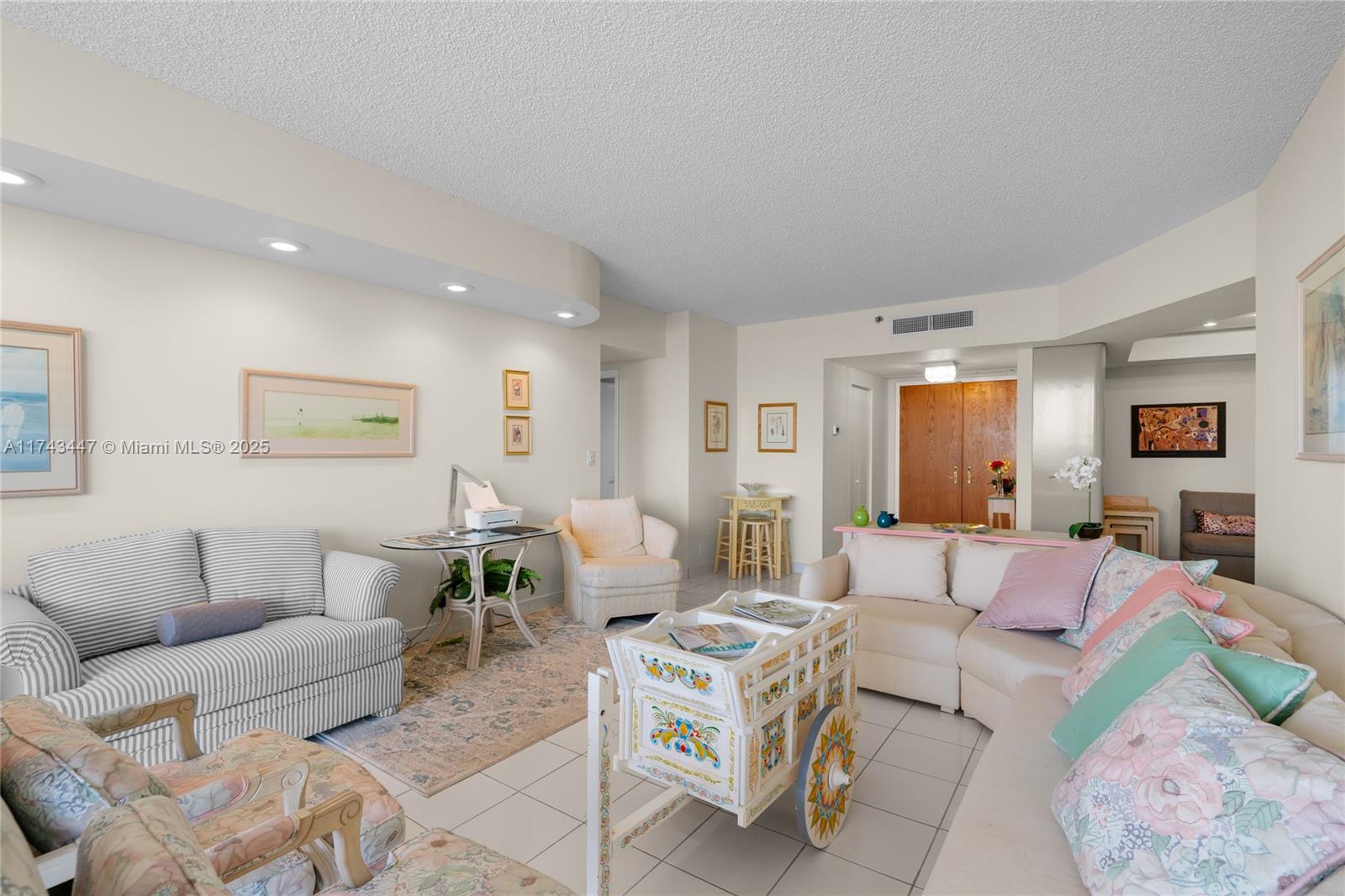 20281 E Country Club Dr # 403