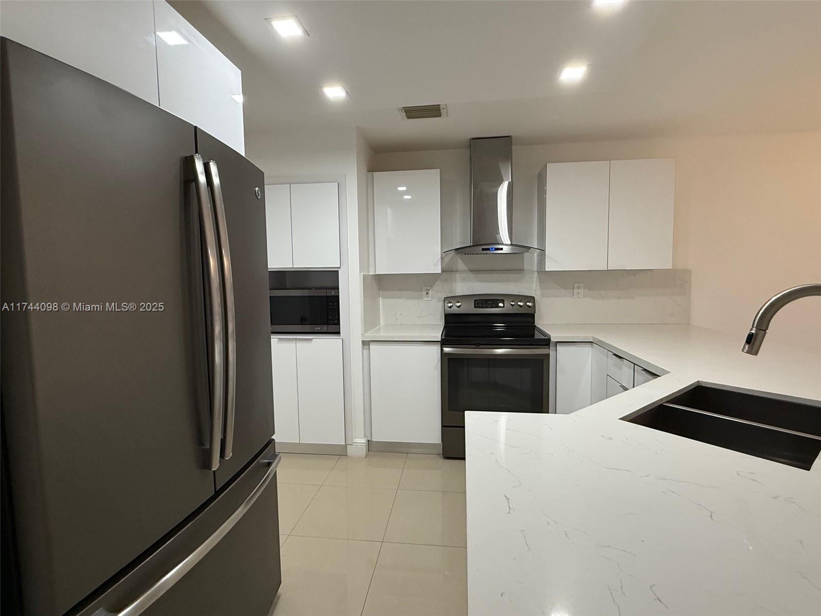 8530 W Southgate Shores Cir # 1