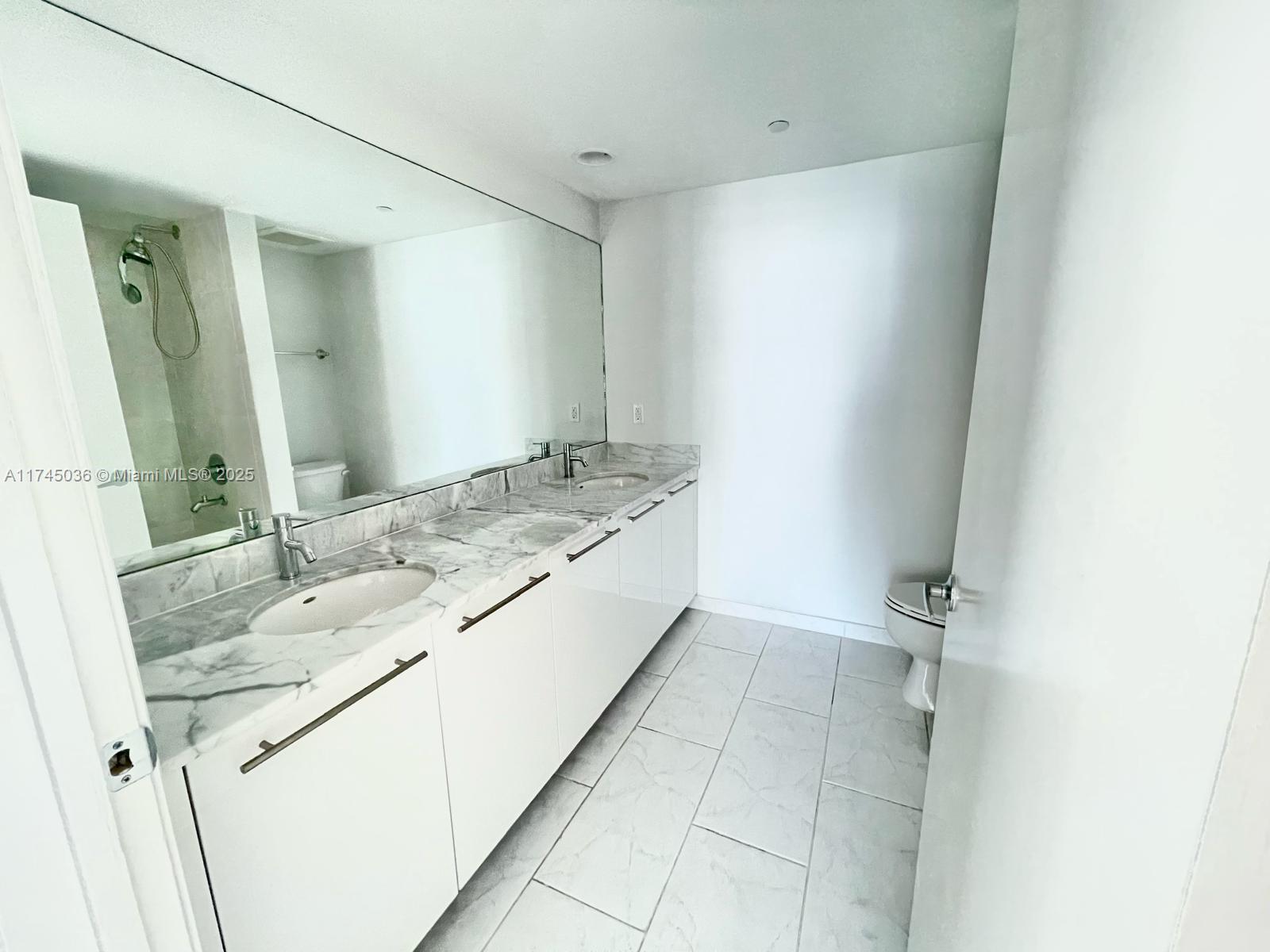 950 Brickell Bay Dr # 1111