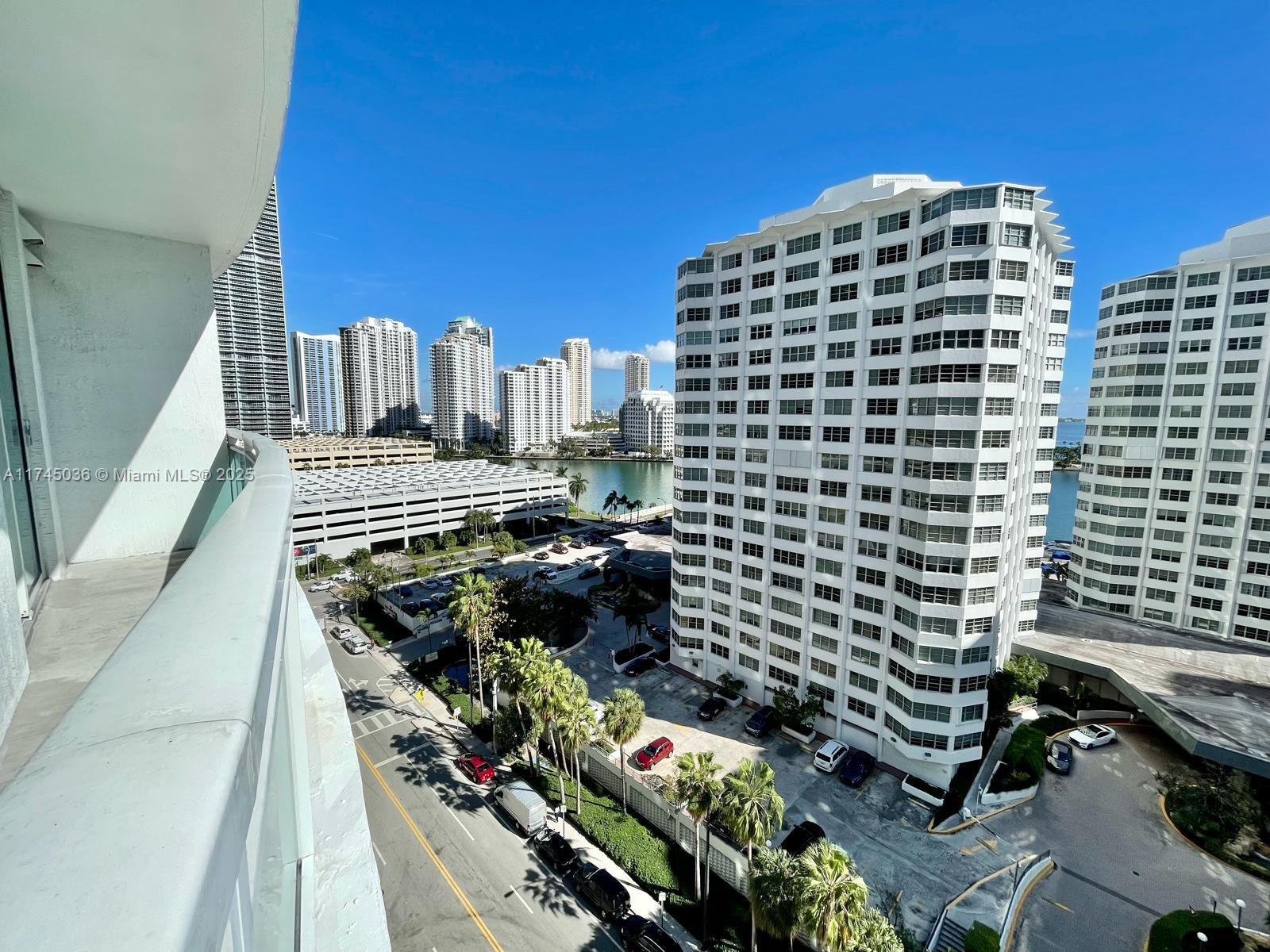 950 Brickell Bay Dr # 1111