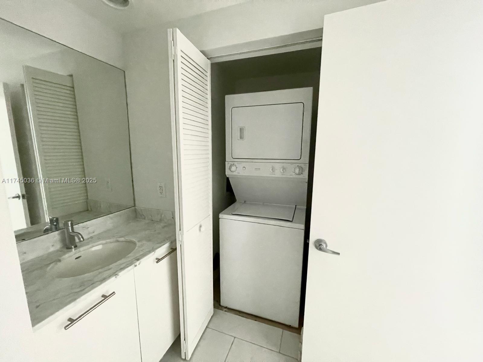 950 Brickell Bay Dr # 1111