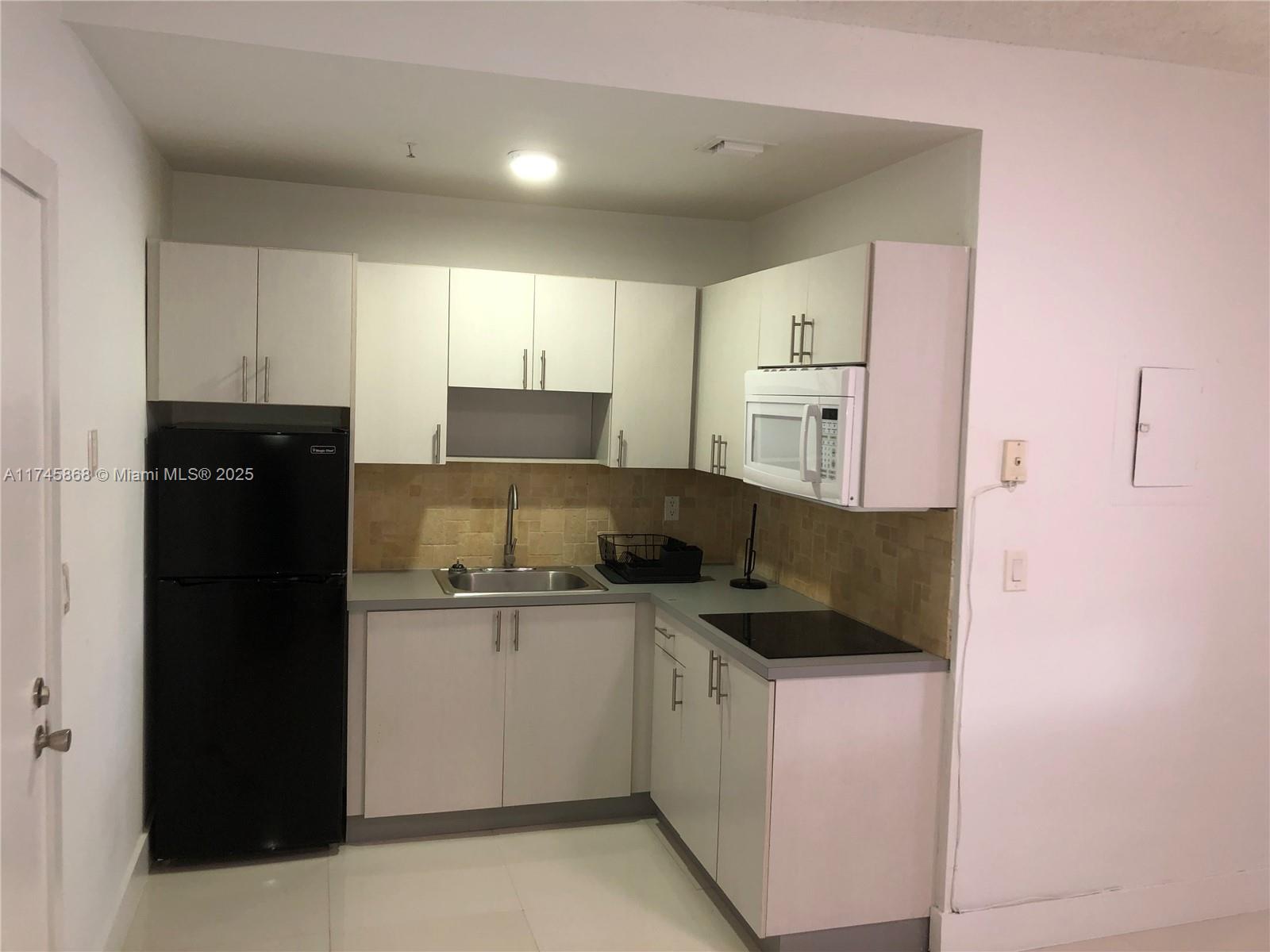 2730 Collins Ave # 205