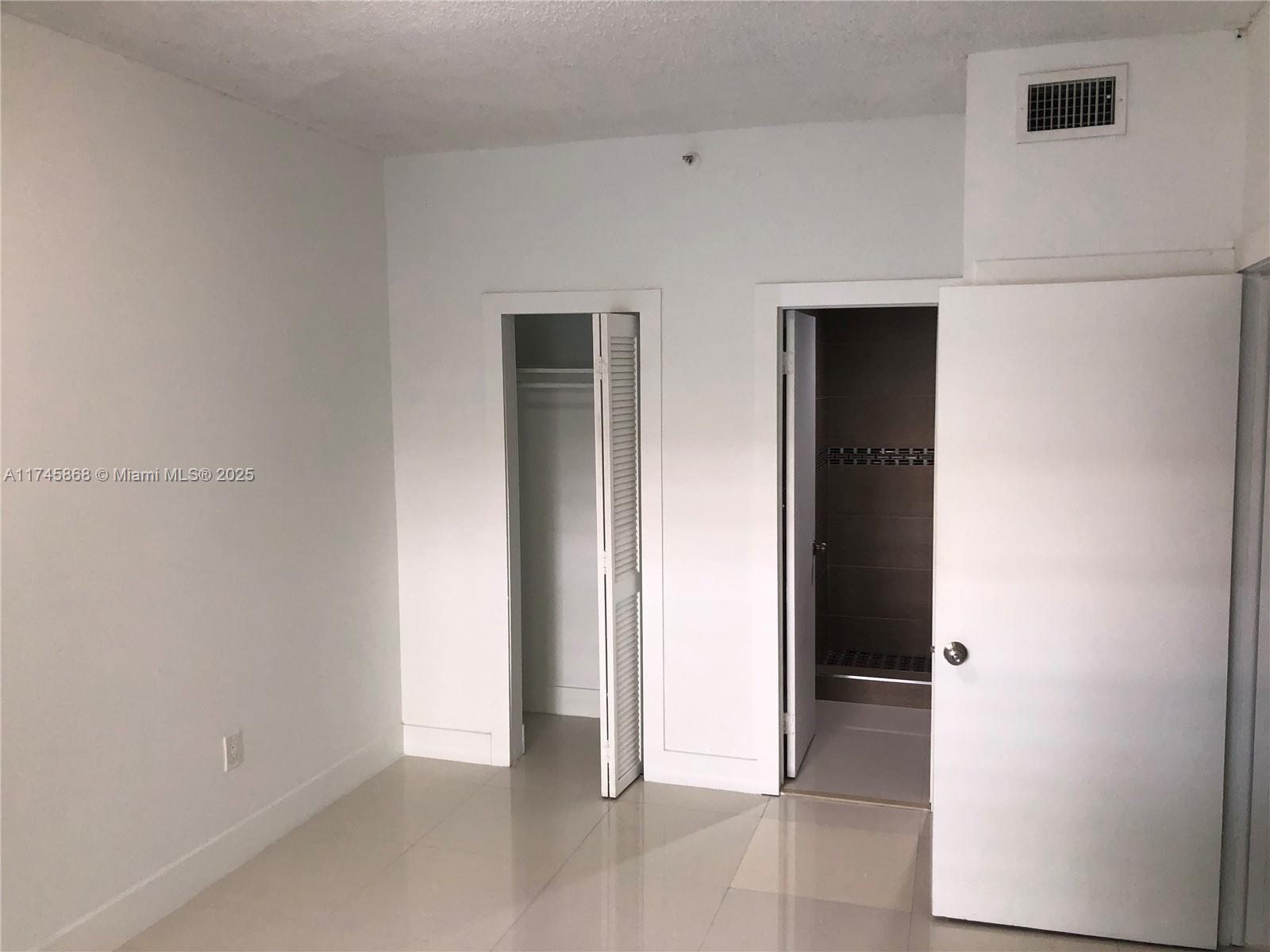2730 Collins Ave # 205